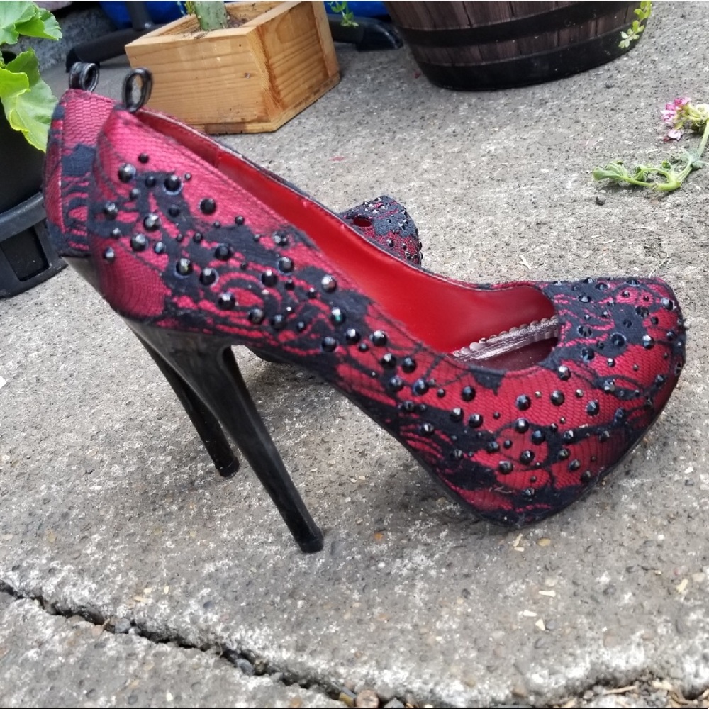Shi by journeys heels burgundy laced high size 7